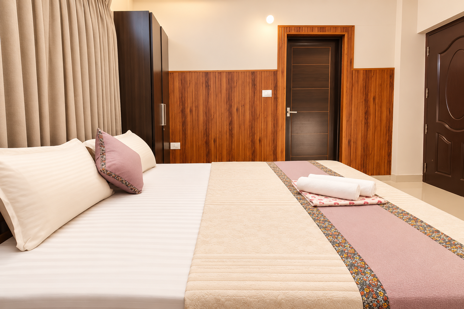 Close view of the bed and linens